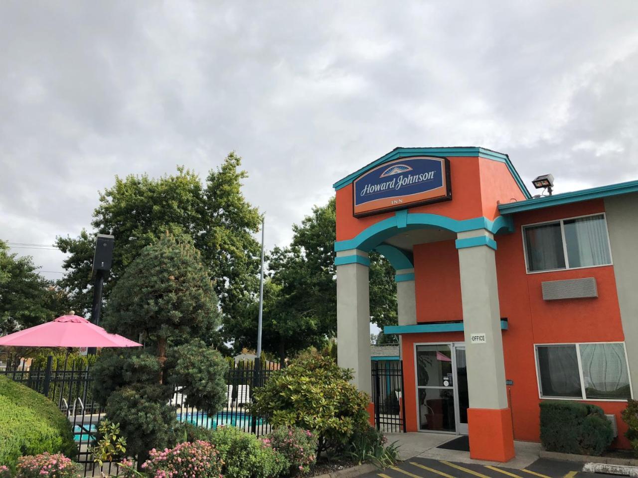 Howard Johnson By Wyndham Salem Exteriér fotografie